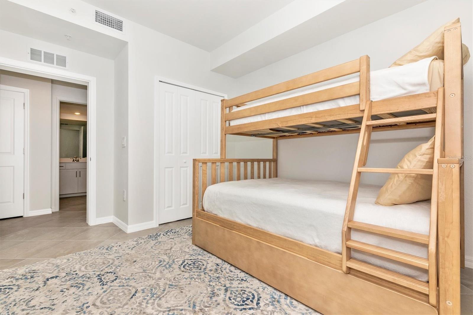 WELLEN PARK GOLF & COUNTRY CLUB - Residential Lease