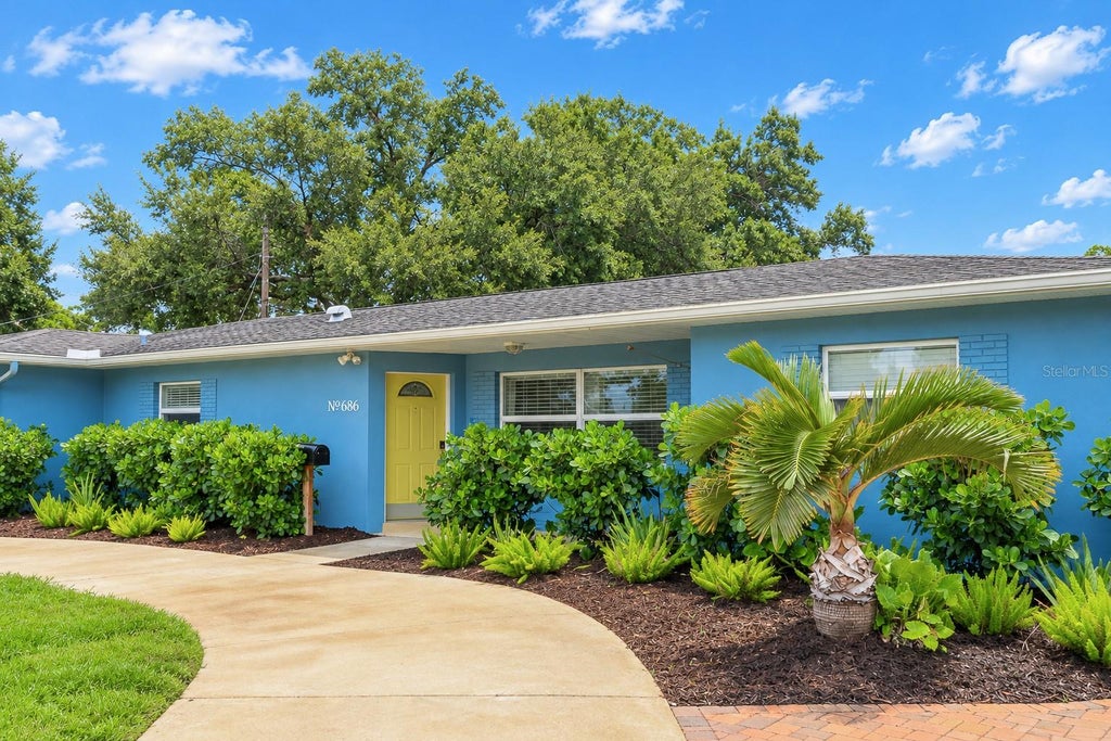 Photo of 686 Southwest Boulevard N, St Petersburg, FL 33703 (MLS # TB8556042)