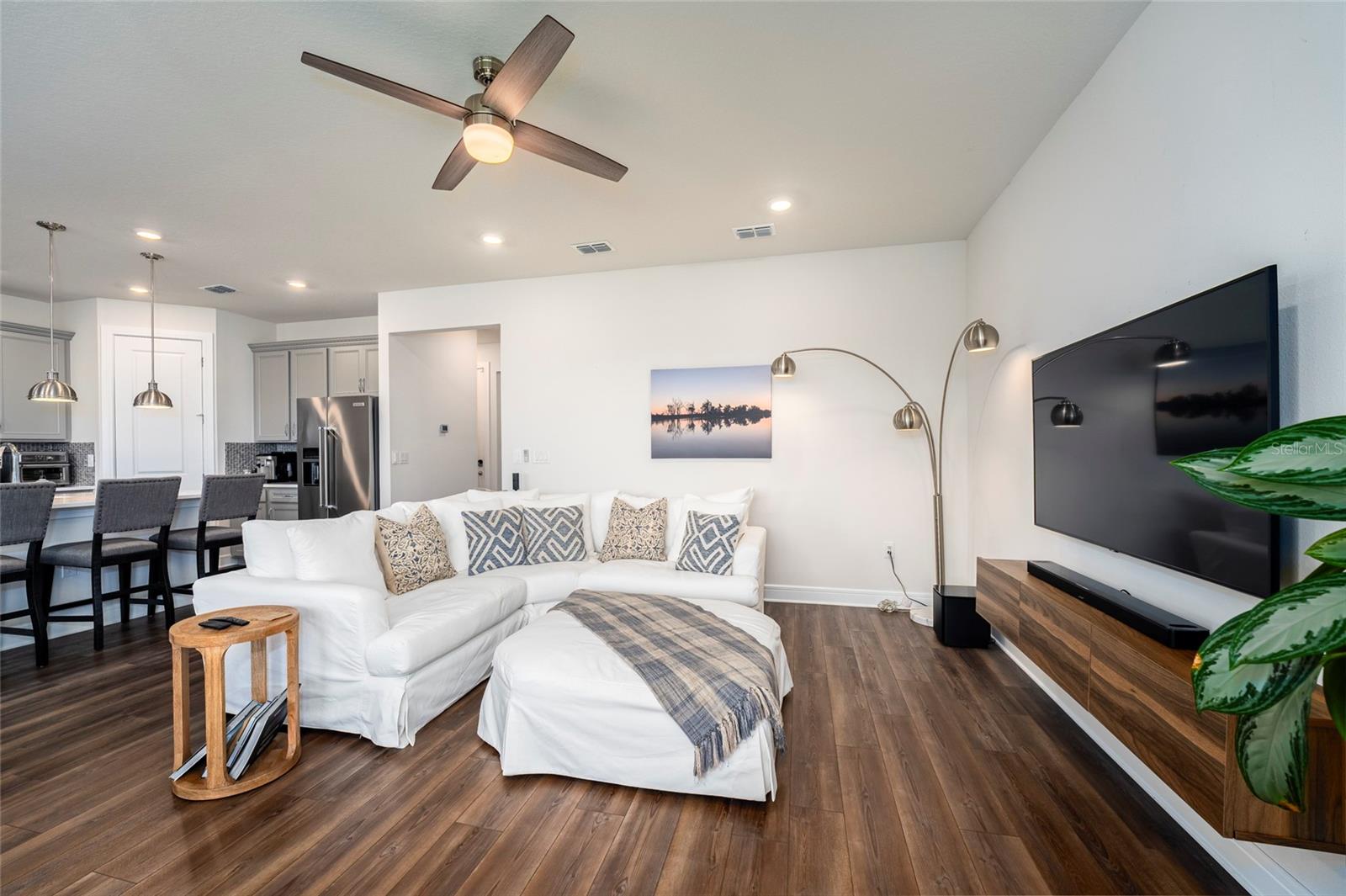 7484 CATANIA LOOP