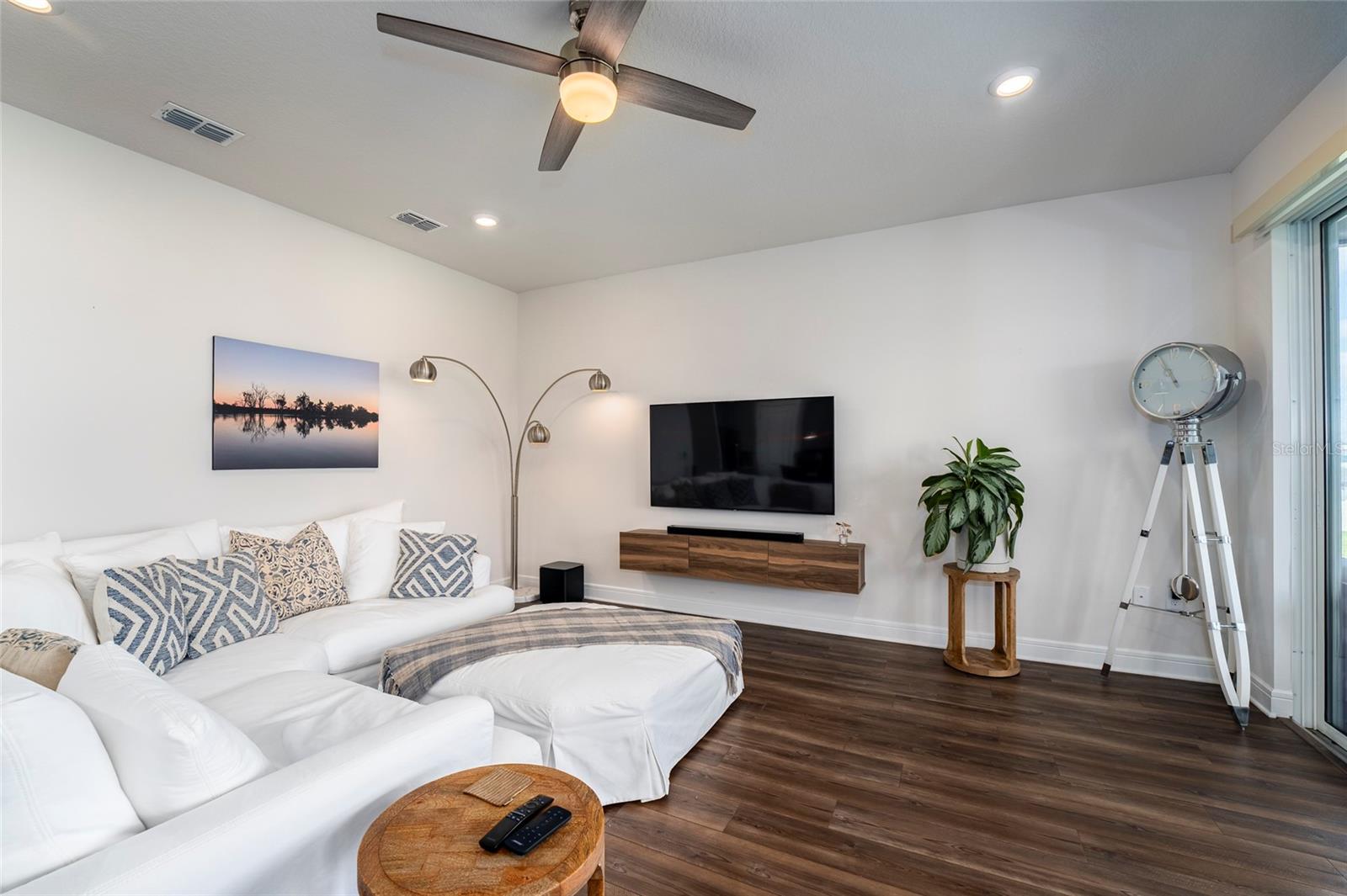 7484 CATANIA LOOP