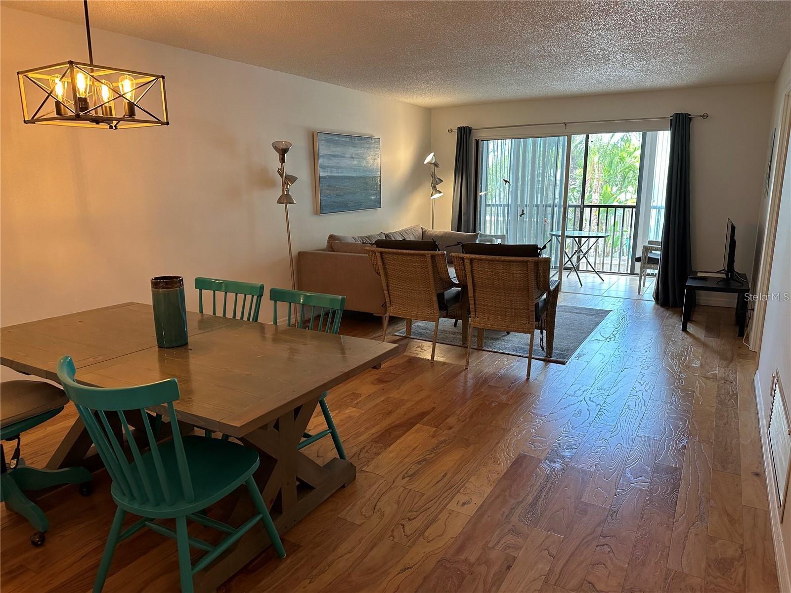 PLAZA GARDENS - Residential Lease