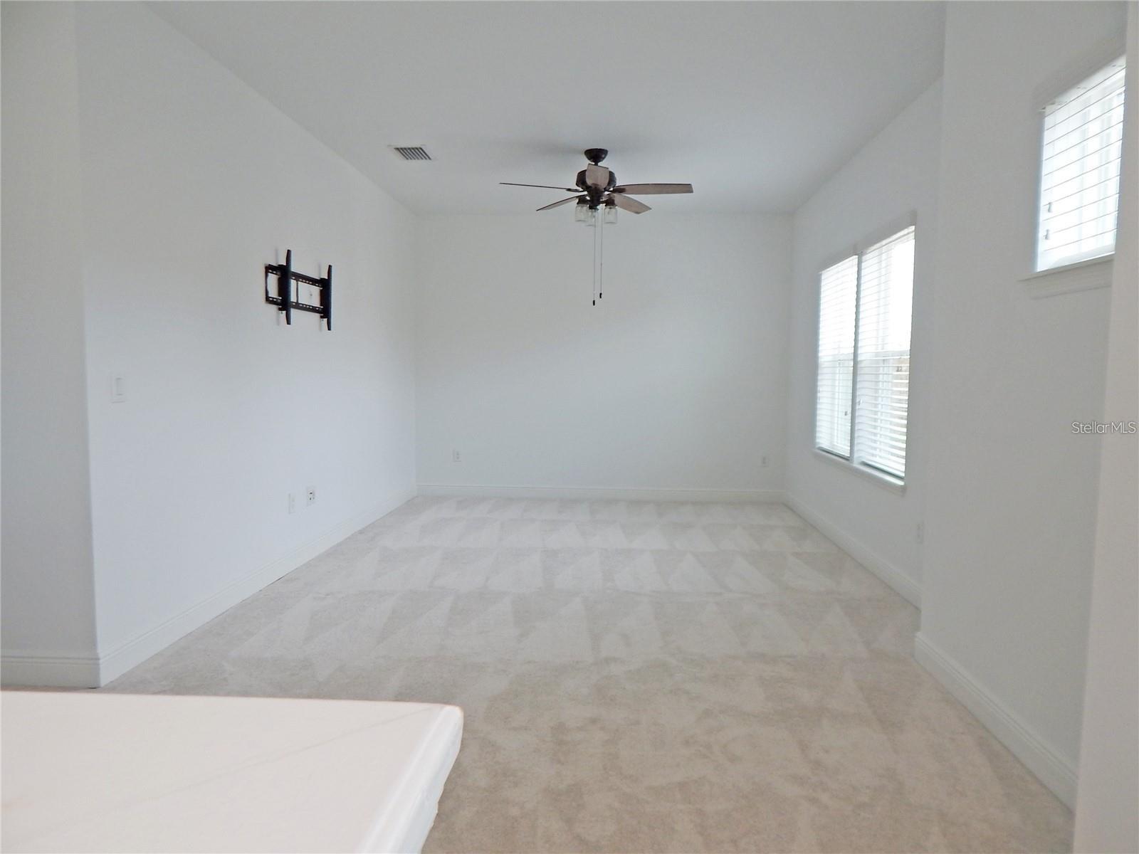 FISHHAWK RANCH WEST PH 4A - Residential Lease