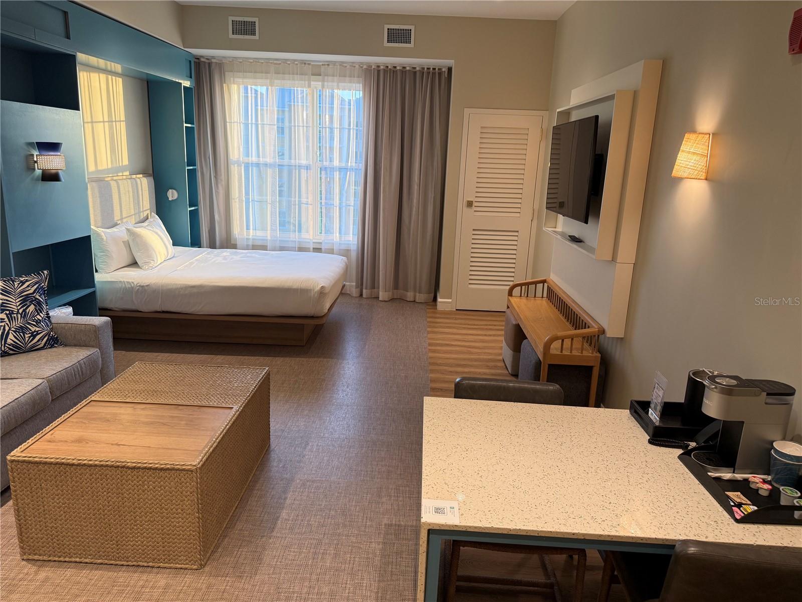 3151 SUNSET WALK DR 516