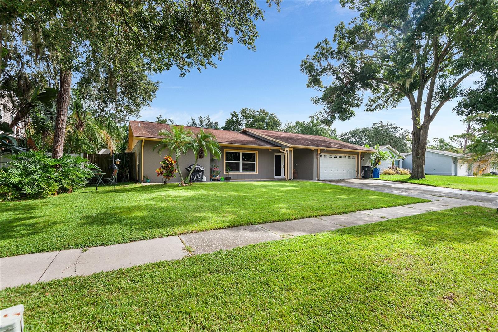 This spacious 3-bedroom, 2-bath home offers the perfect blend of comfort and convenience, just minutes from shopping, dining, entertainment, and major highways to Tampa. The split bedroom floor plan ensures privacy, while upgraded bathrooms, stylish cabinetry, and tile flooring add a touch of elegance throughout.
Inside, you’ll find a formal dining room, a welcoming living room, and a large great room—perfect for both relaxing and entertaining. Step outside to the expansive screened lanai overlooking the oversized backyard, offering plenty of space for gatherings and.
Located in a highly desirable area near the YMCA and all that Brandon has to offer, this home is ideal for families and those who love to entertain.
Schedule a private showing and don't miss the chance to call this home your own!
