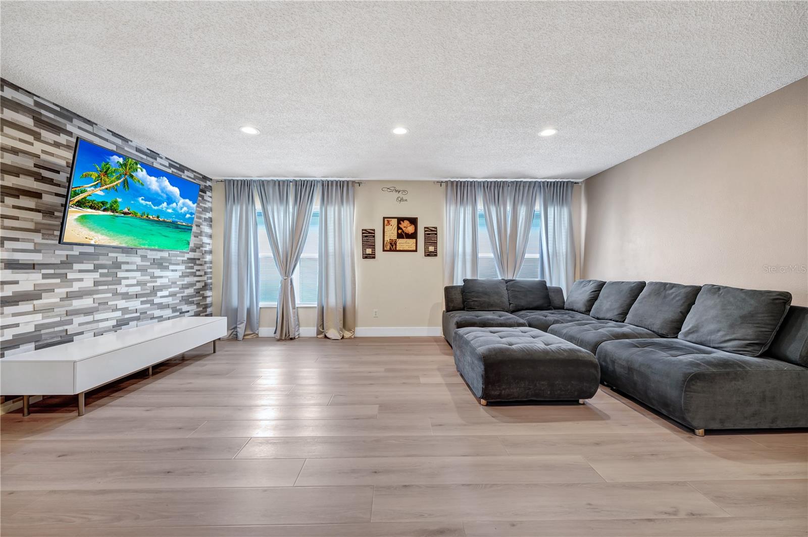 WATERFORD CHASE - Residential