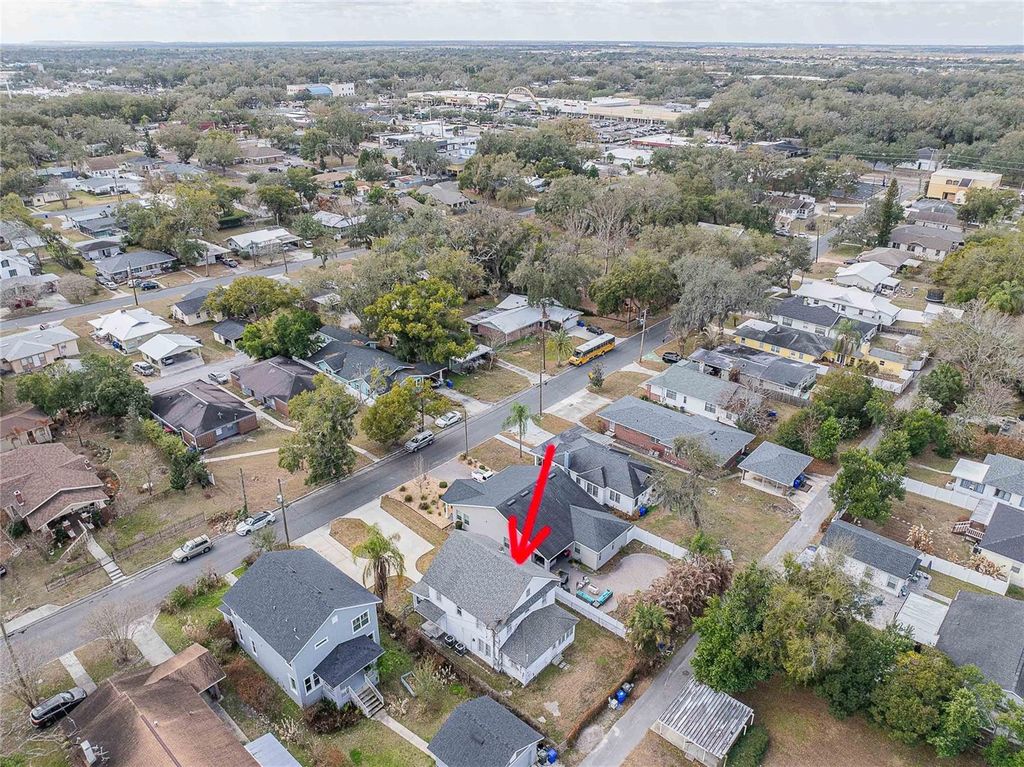 Photo of 402 E Poinsettia Street, Lakeland, FL 33803 (MLS # L4959641)