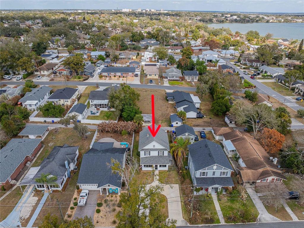 Photo of 402 E Poinsettia Street, Lakeland, FL 33803 (MLS # L4959641)