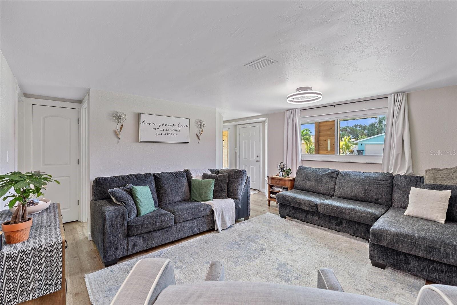 4455 MAYGOG ROAD, SARASOTA, FL, 34233 4 4455 MAYGOG ROAD