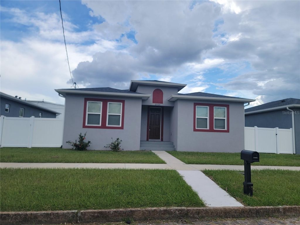 Photo of 2924 W Chestnut Street, Tampa, FL 33607 (MLS # TB8431908)