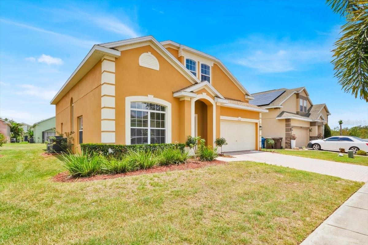 233 CADIZ LOOP