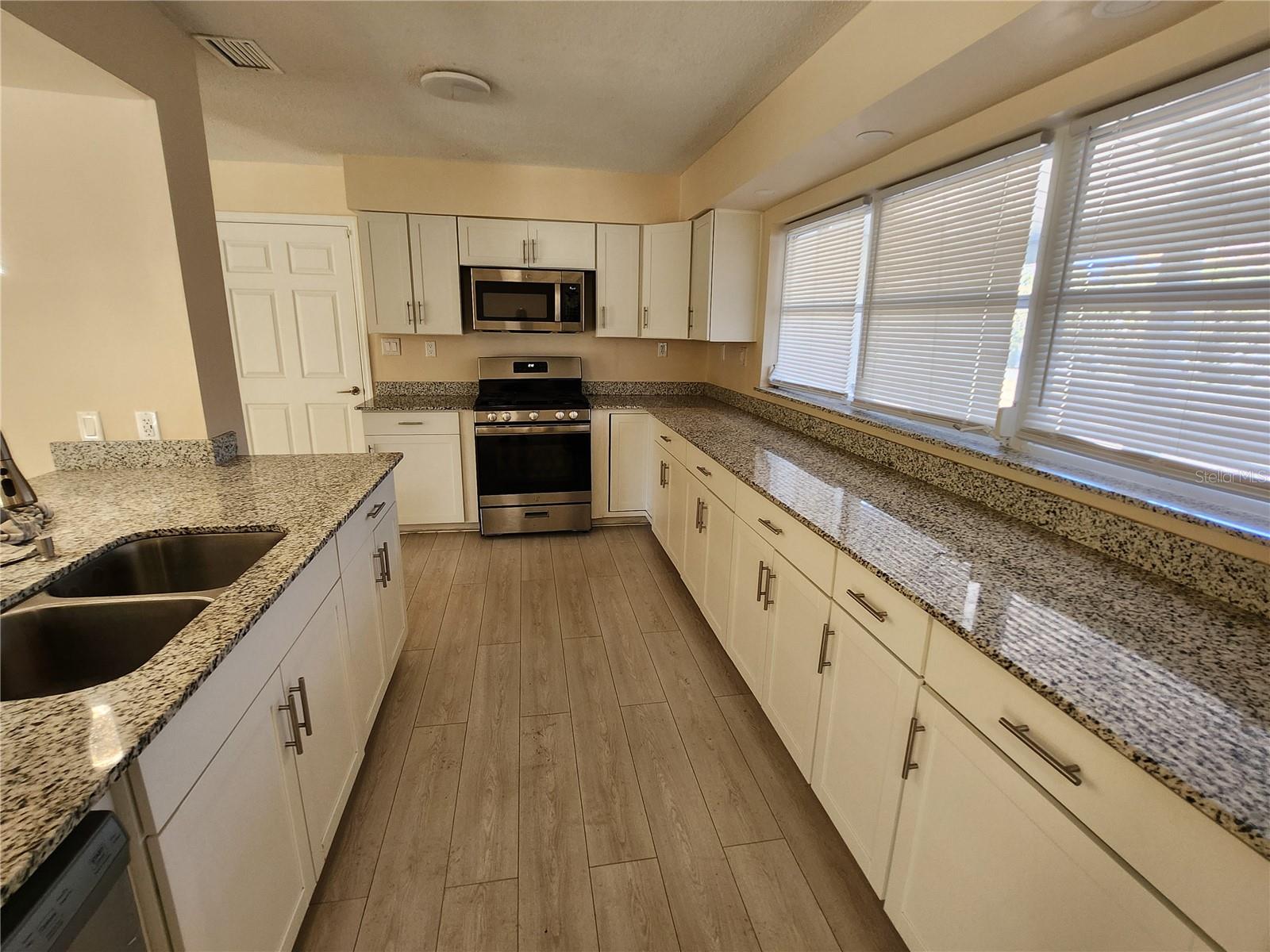 SILVER SPGS SHORES 04 - Residential