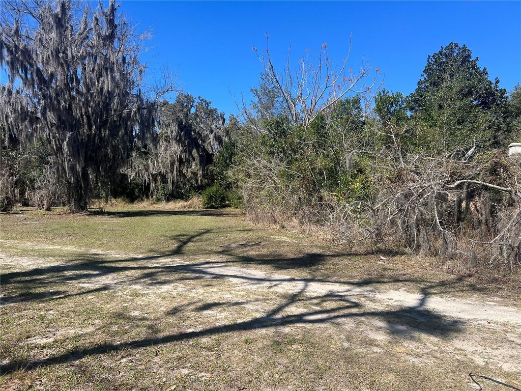 Photo of Crest Avenue, Leesburg, FL 34748 (MLS # G5108769)