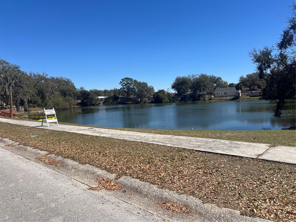 Photo of Crest Avenue, Leesburg, FL 34748 (MLS # G5108769)