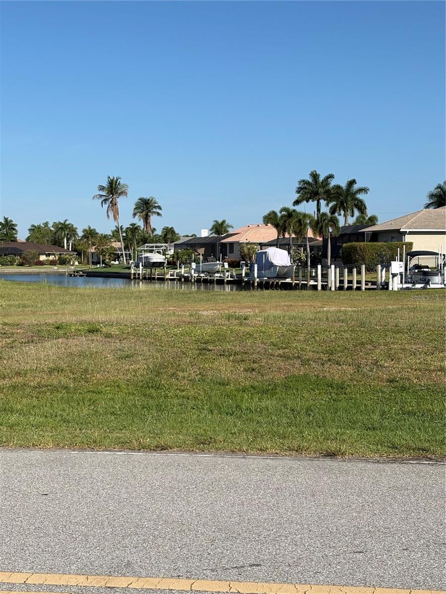 PUNTA GORDA ISLES SEC 15 - Land