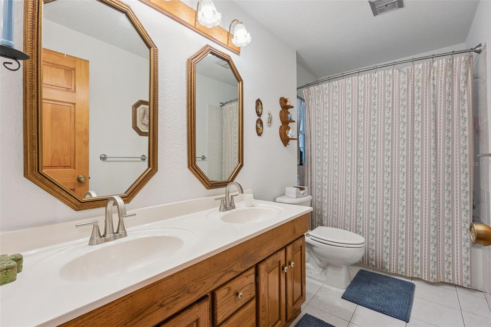 ROYAL TRAILS UNIT 01 - Residential