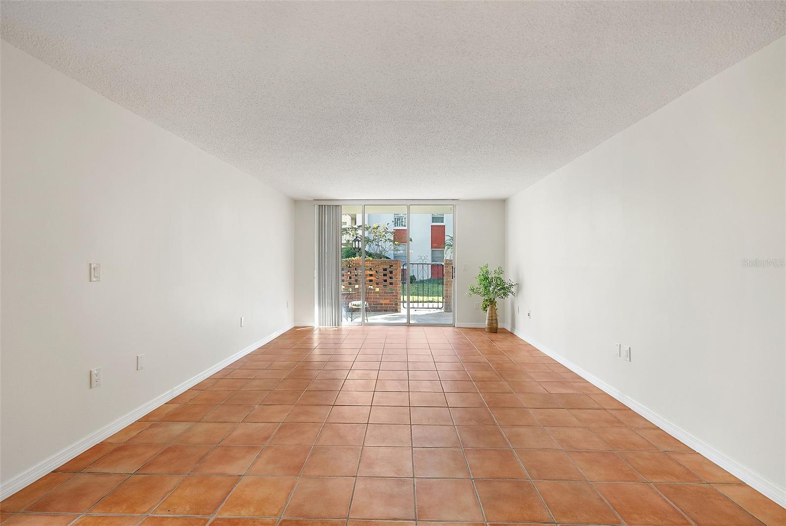 SEVILLE CONDO 2 - Residential