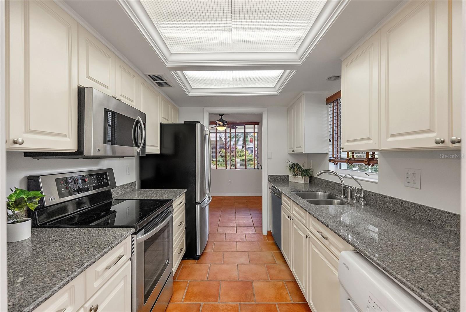SEVILLE CONDO 2 - Residential