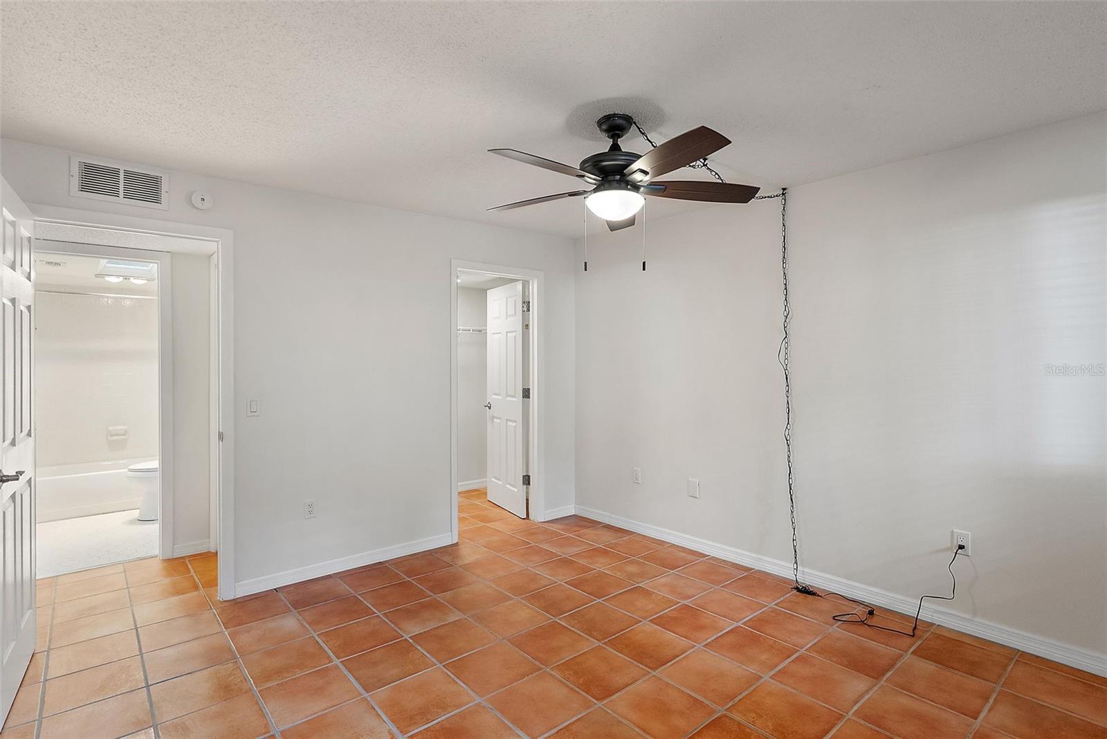 SEVILLE CONDO 2 - Residential