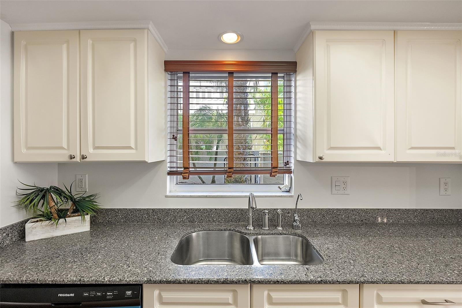 SEVILLE CONDO 2 - Residential