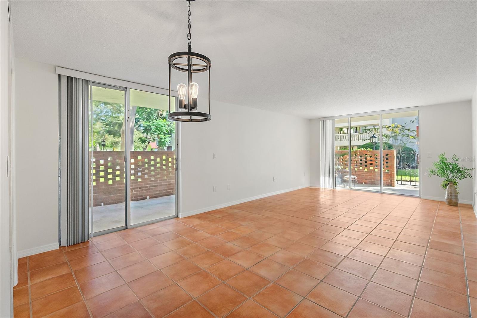 SEVILLE CONDO 2 - Residential