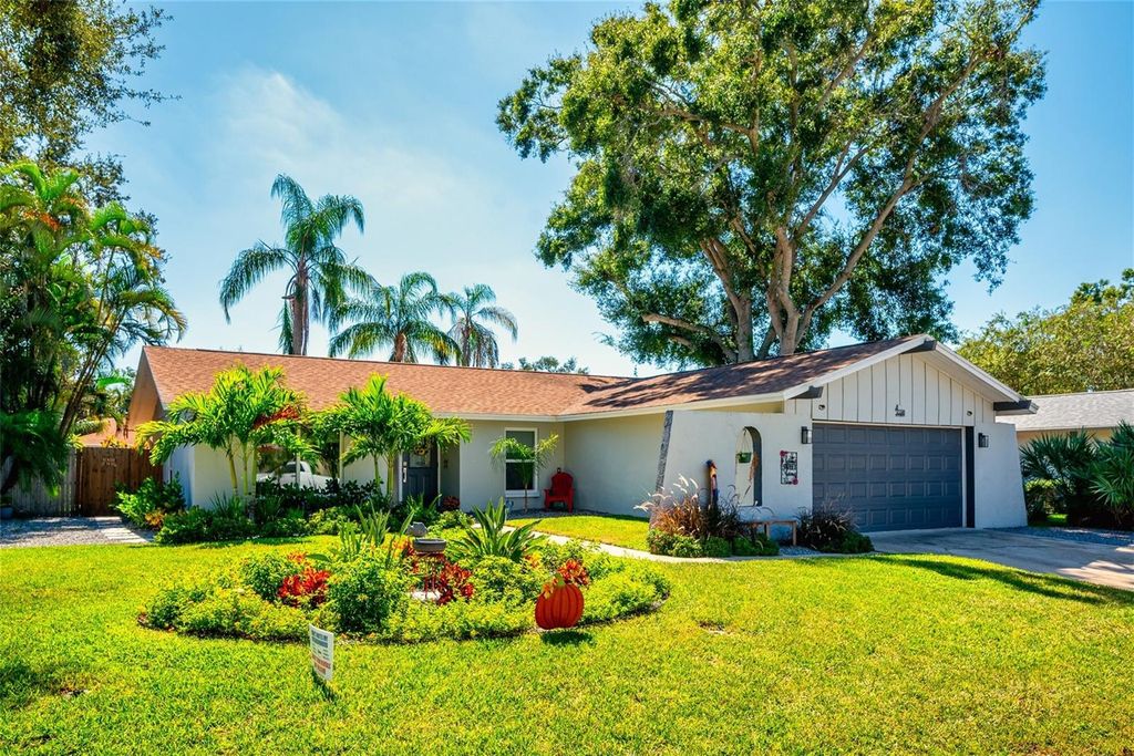 Photo of 13560 Del Prado Drive S, Largo, FL 33774 (MLS # TB8438002)