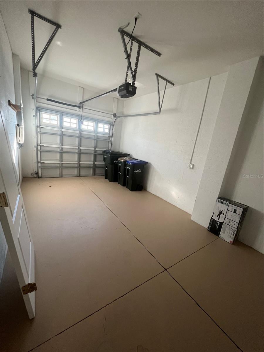 TOWNS AT LAKESIDE - Residential Lease