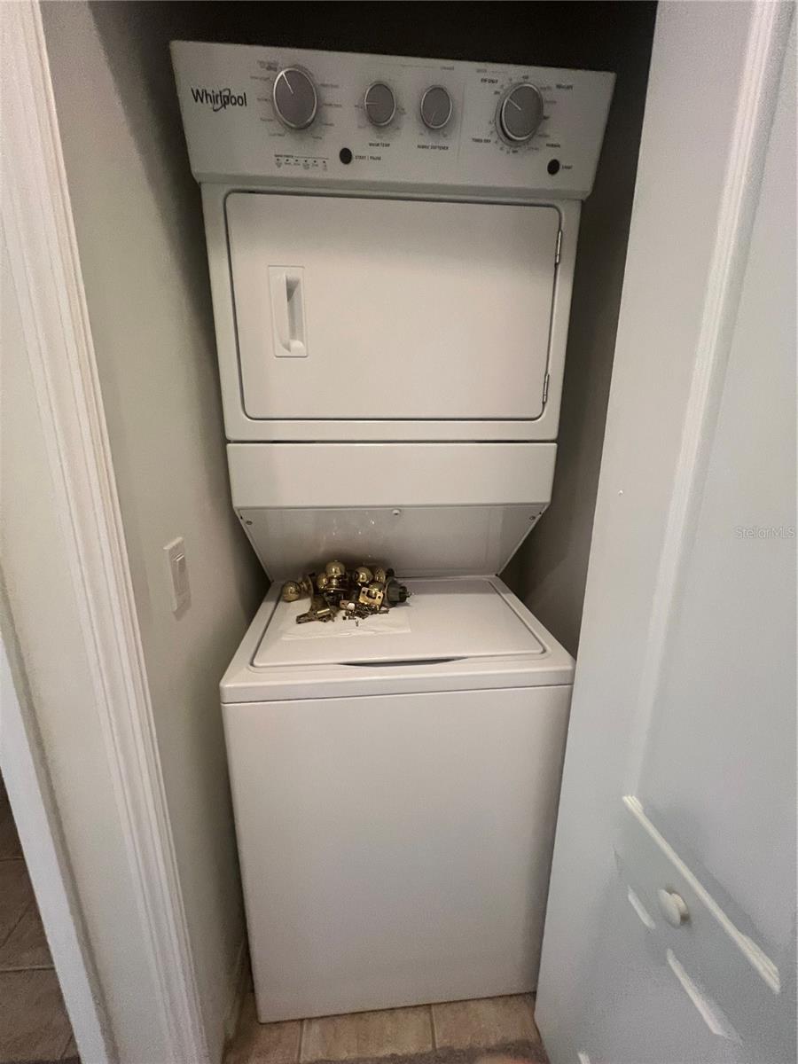 TOWNS AT LAKESIDE - Residential Lease