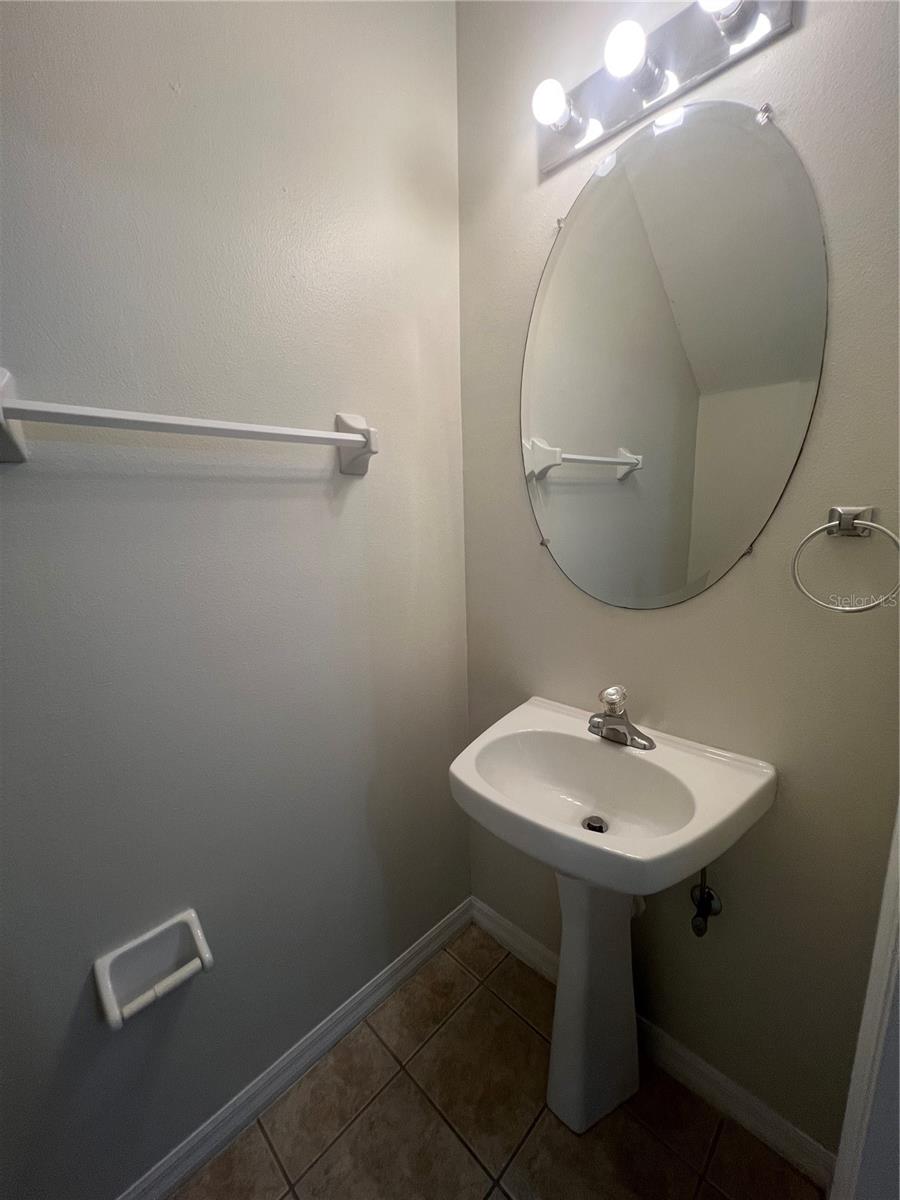 TOWNS AT LAKESIDE - Residential Lease