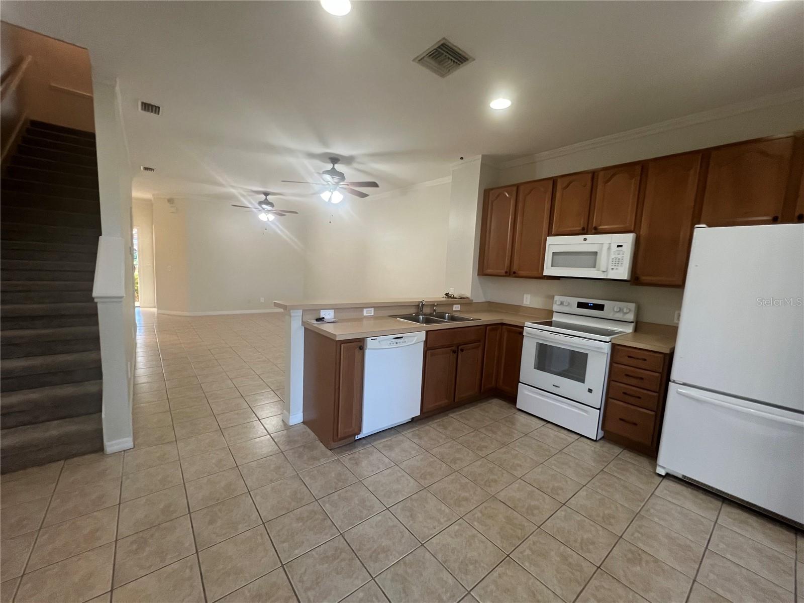 TOWNS AT LAKESIDE - Residential Lease