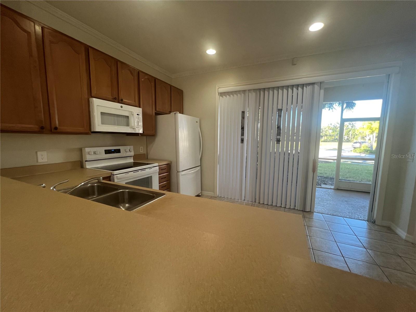 TOWNS AT LAKESIDE - Residential Lease