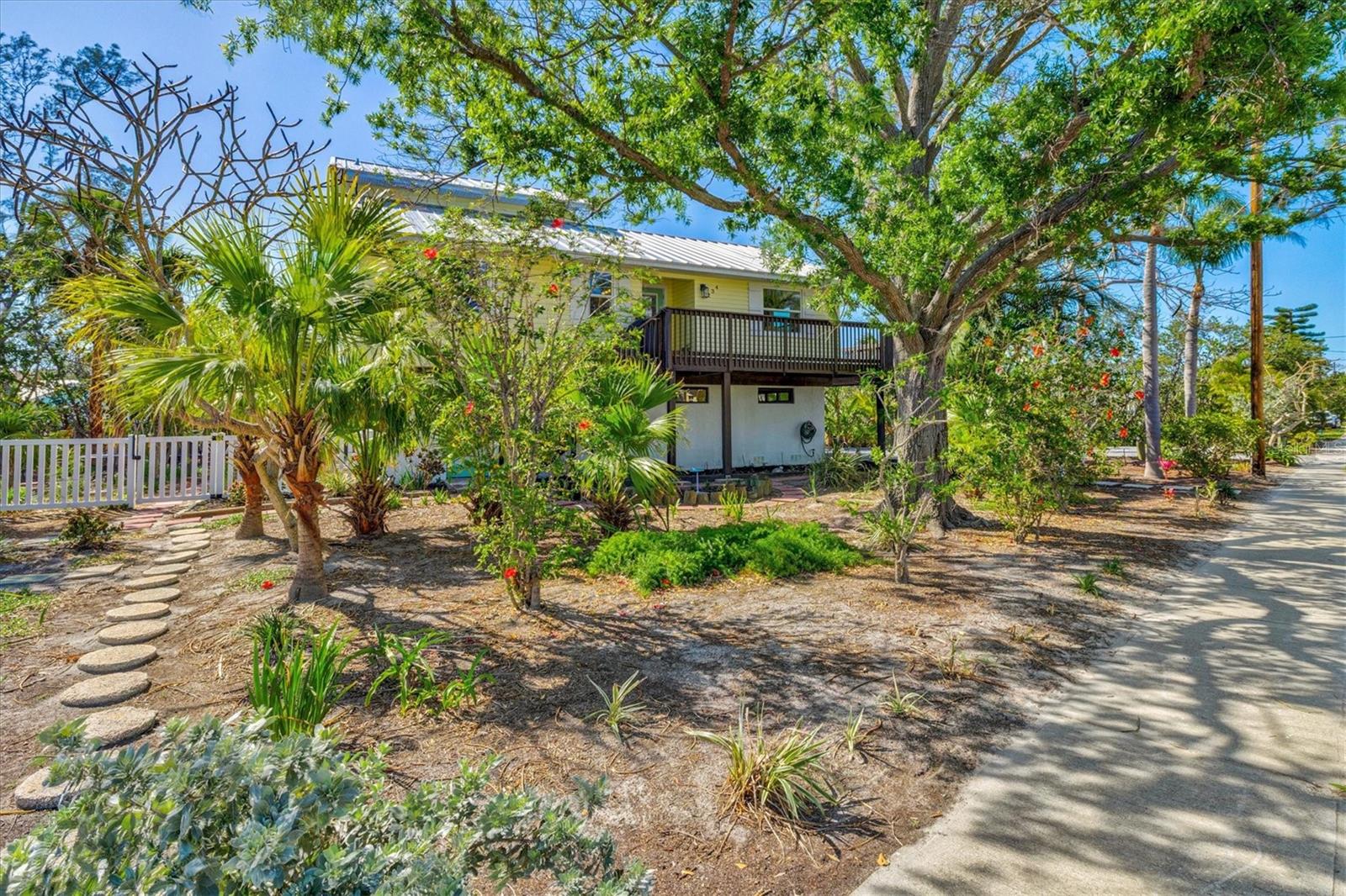 HOLMES BEACH THIRTY-THIRD UNIT - Residential