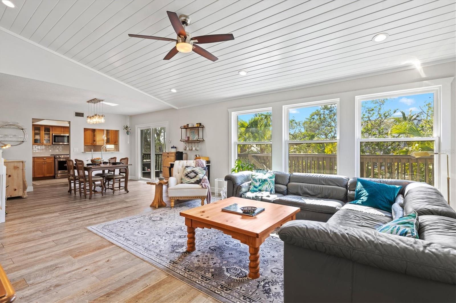 HOLMES BEACH THIRTY-THIRD UNIT - Residential