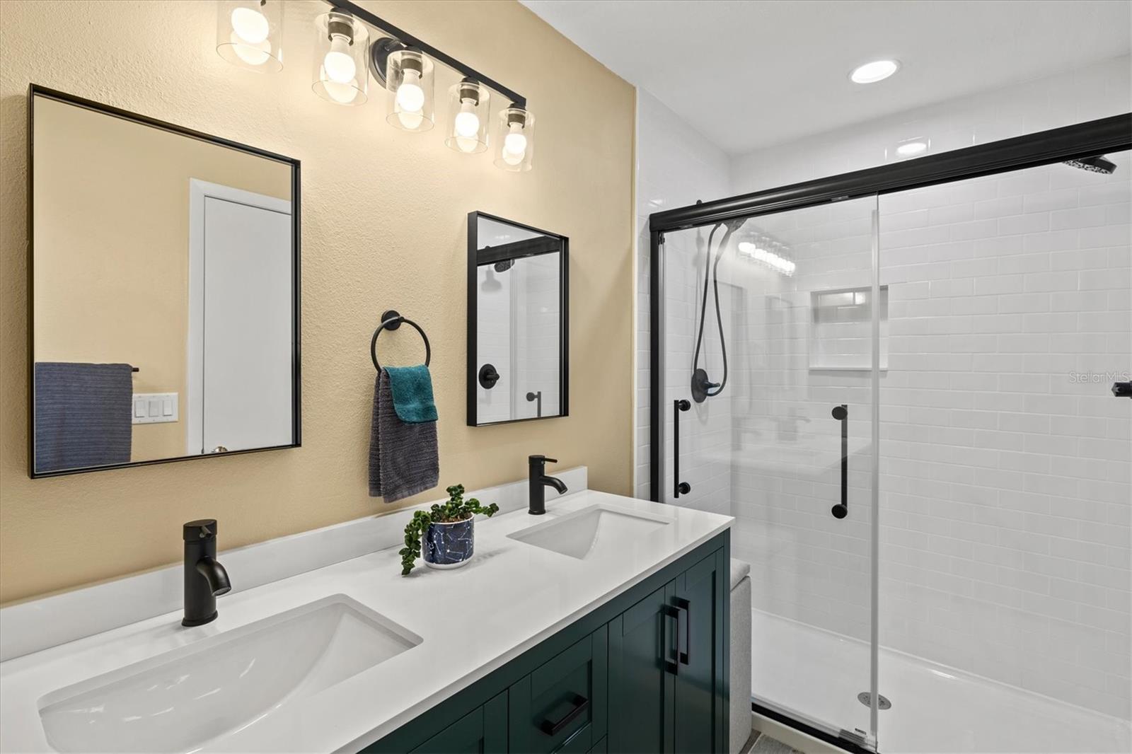 HOLMES BEACH THIRTY-THIRD UNIT - Residential