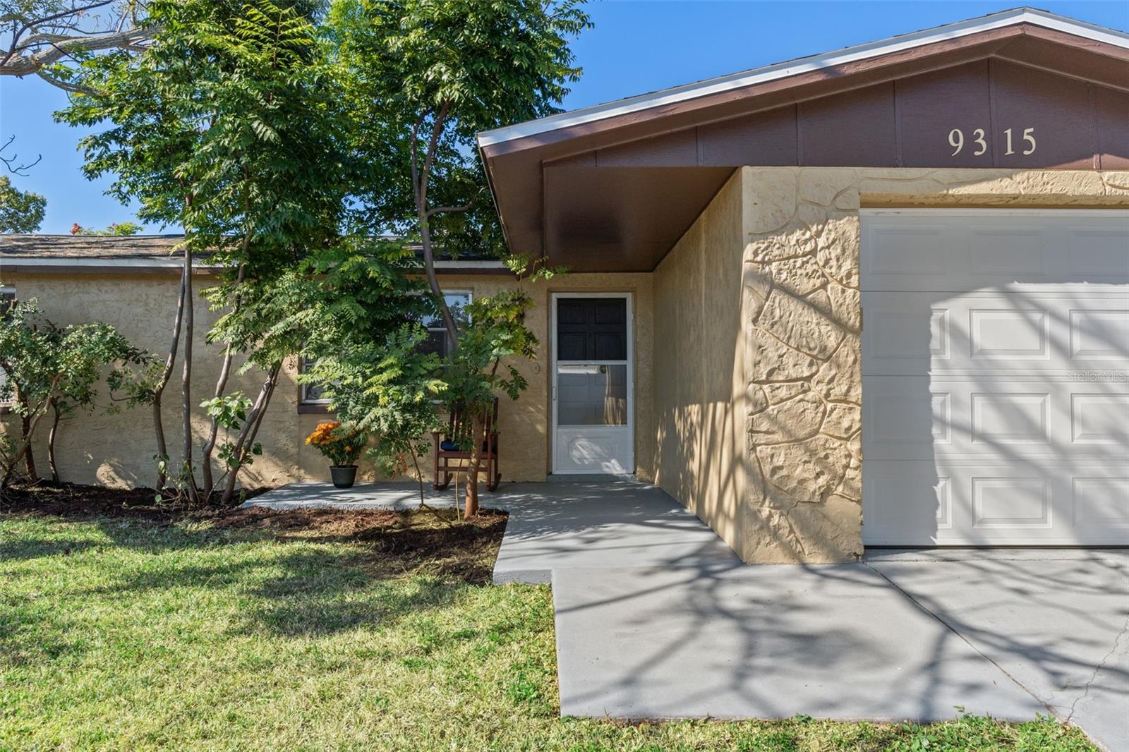 EMBASSY HILLS - Residential