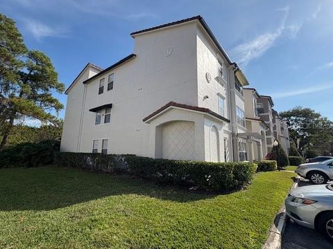 Photo of 5120 Conroy Road #12, Orlando, FL 32811 (MLS # O6337295)