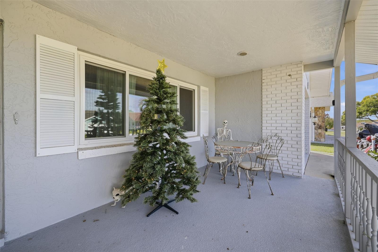 3776 N HONEYLOCUST DRIVE