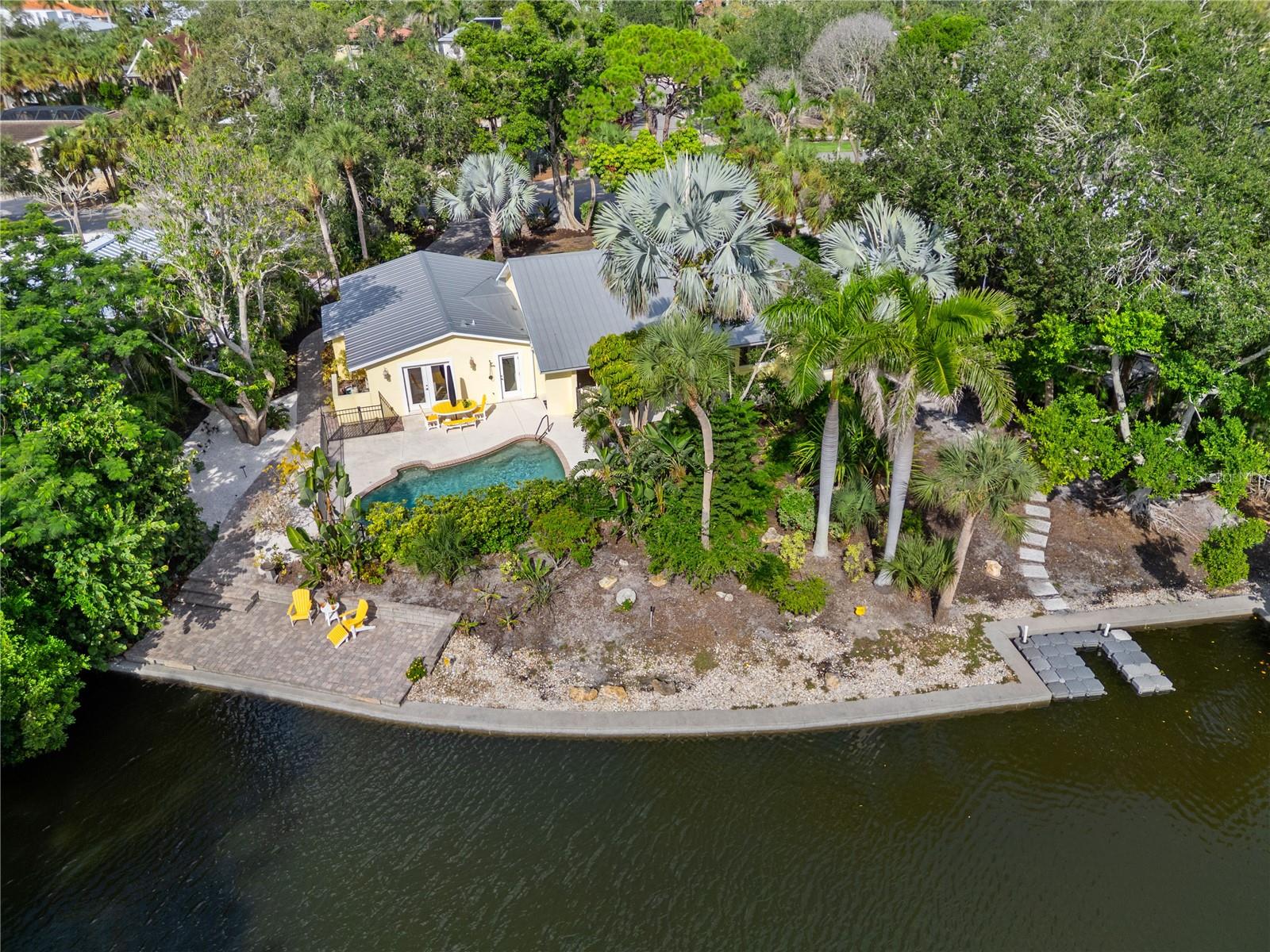 5215 CAPE LEYTE DRIVE