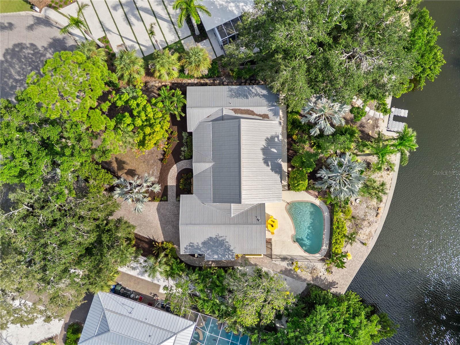 5215 CAPE LEYTE DRIVE