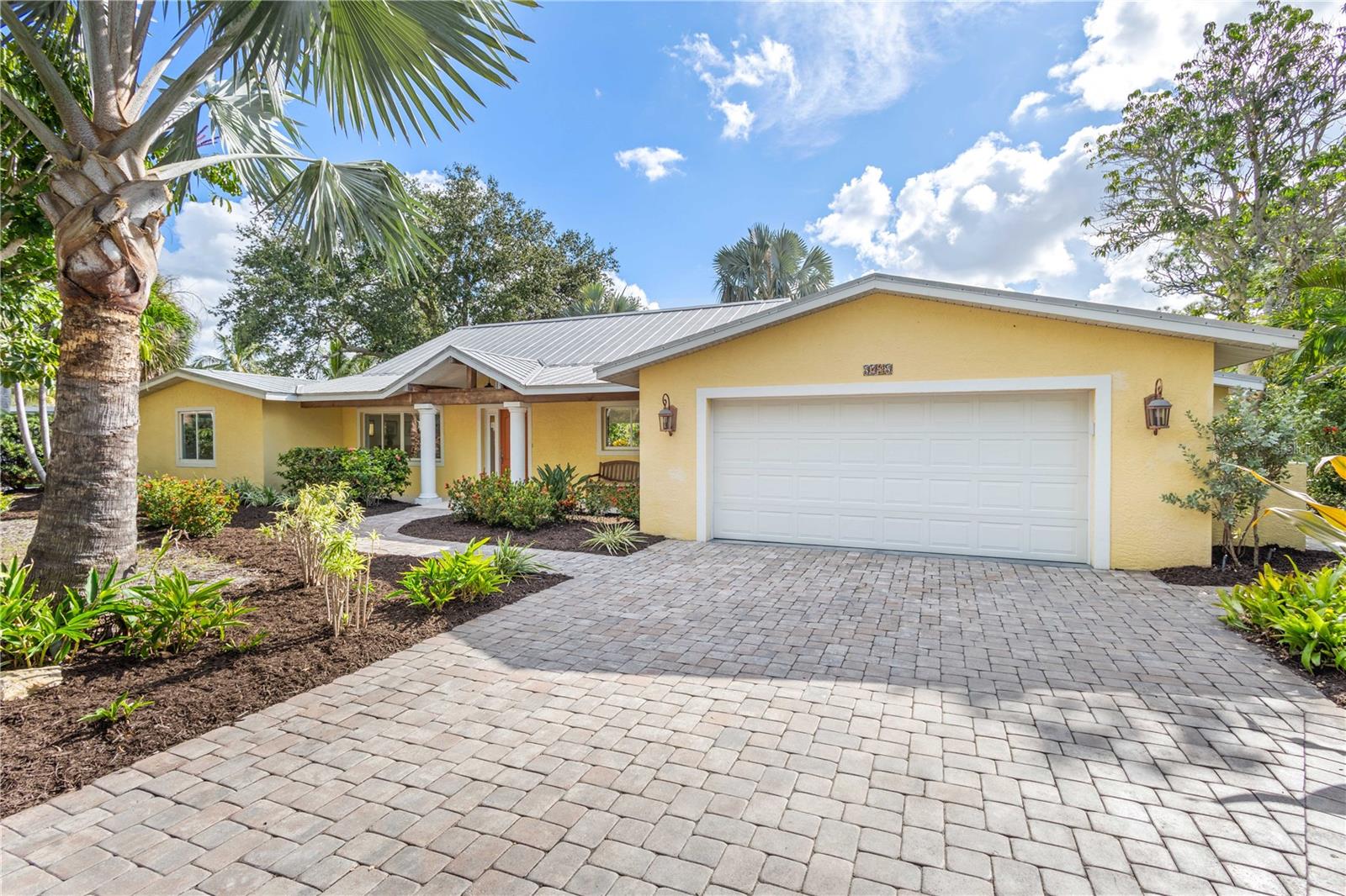5215 CAPE LEYTE DRIVE