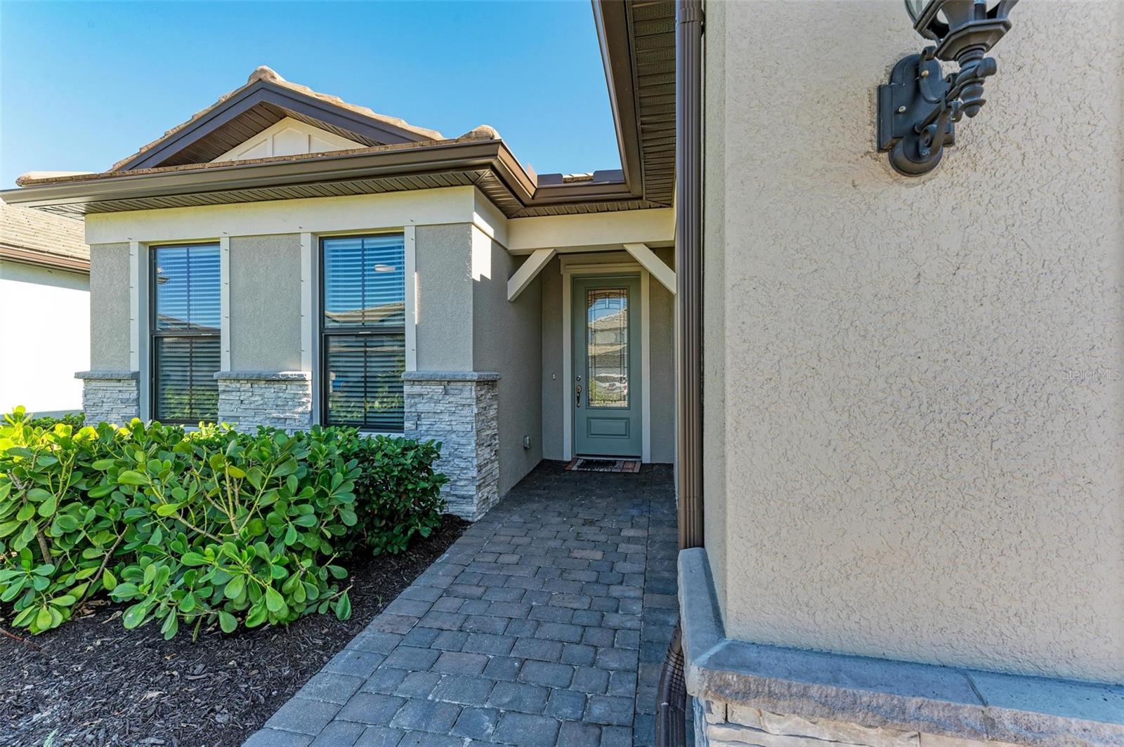 6043 BLUESTAR COURT