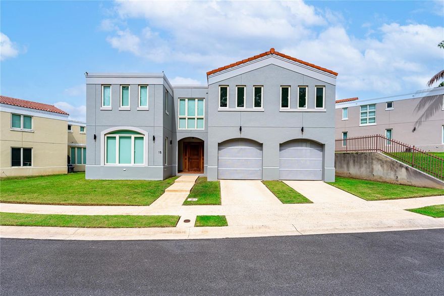 Live the lifestyle you've always dreamed of in this spectacular residence of approximately 4,400 sq ft of construction and 727 sq m of land, located in one of the most exclusive areas of Caguas, just minutes from hospitals, pharmacies, supermarkets and 9 minutes from Shops at Caguas and Expreso 52. First level with foyer area, spacious living room, formal dining room, large family room with study area and informal dining room, gourmet kitchen with island, granite countertop, stove, oven, microwave, dishwasher and extractor hood, half bathroom and garage with electric doors for 2 cars. Second level with study area, 4 bedrooms, all with private bathrooms and 3 with walk-in closets, majestic master with study/family space, walk-in closet his & hers and luxurious bathroom with double vanity, double shower and Jacuzzi and large laundry area. Dual access control and 24/7 security, as well as recreational facilities with a resort-style pool, indoor basketball and volleyball court, baseball park, soccer field, tennis, pickleball, beach tennis, and volleyball courts, a gym, an activity room, and an event plaza with a restaurant and convenience store: Alacena Bistro & Marketplace. Additional recreational areas at Las Nubes include playground and private gazebo.