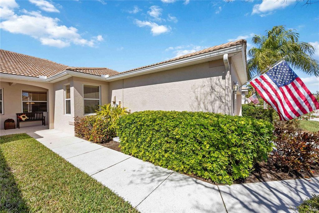 Photo of 4040 Cascade Falls Drive, Sarasota, FL 34243 (MLS # A4683490)