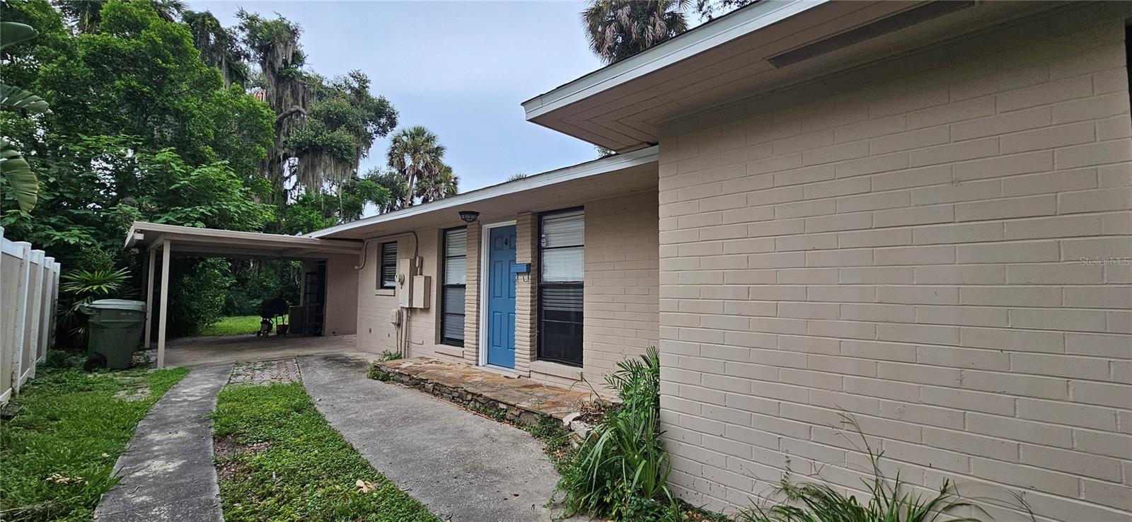 Fantastic Palmora Park neighborhood and location. Near downtown Leesburg and Venetian Gardens/Ski Beach. Cute low-maintenance home with TONS of built in storage and closets! Huge oak tree in the front yard. Lots of space in the backyard for fire pit, kids, dogs or whatever.