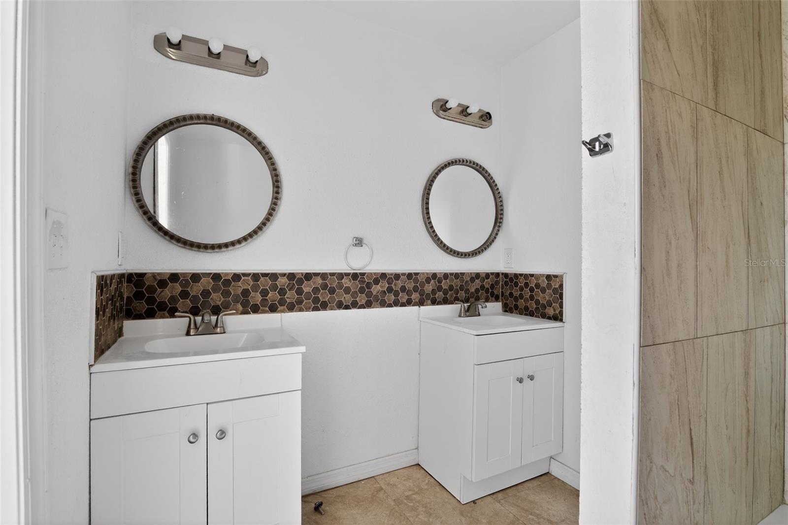 COLUMBIA CITY - Residential