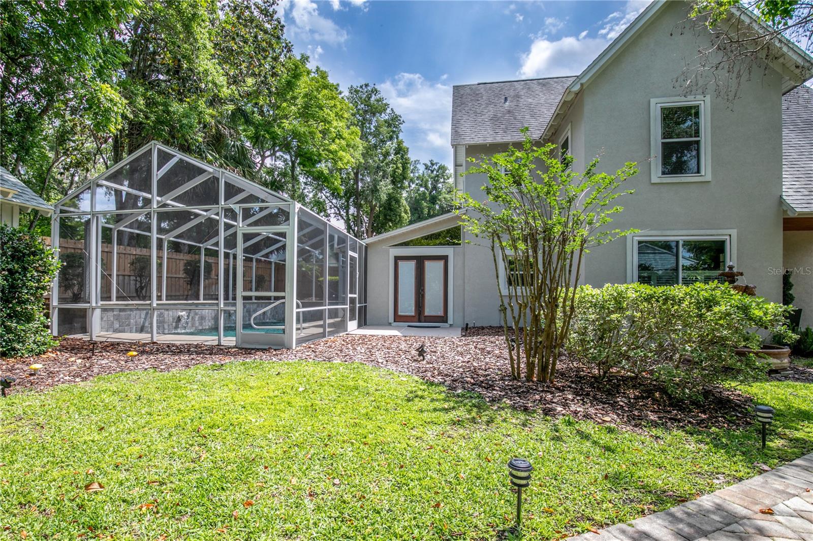 421 W 10TH AVENUE