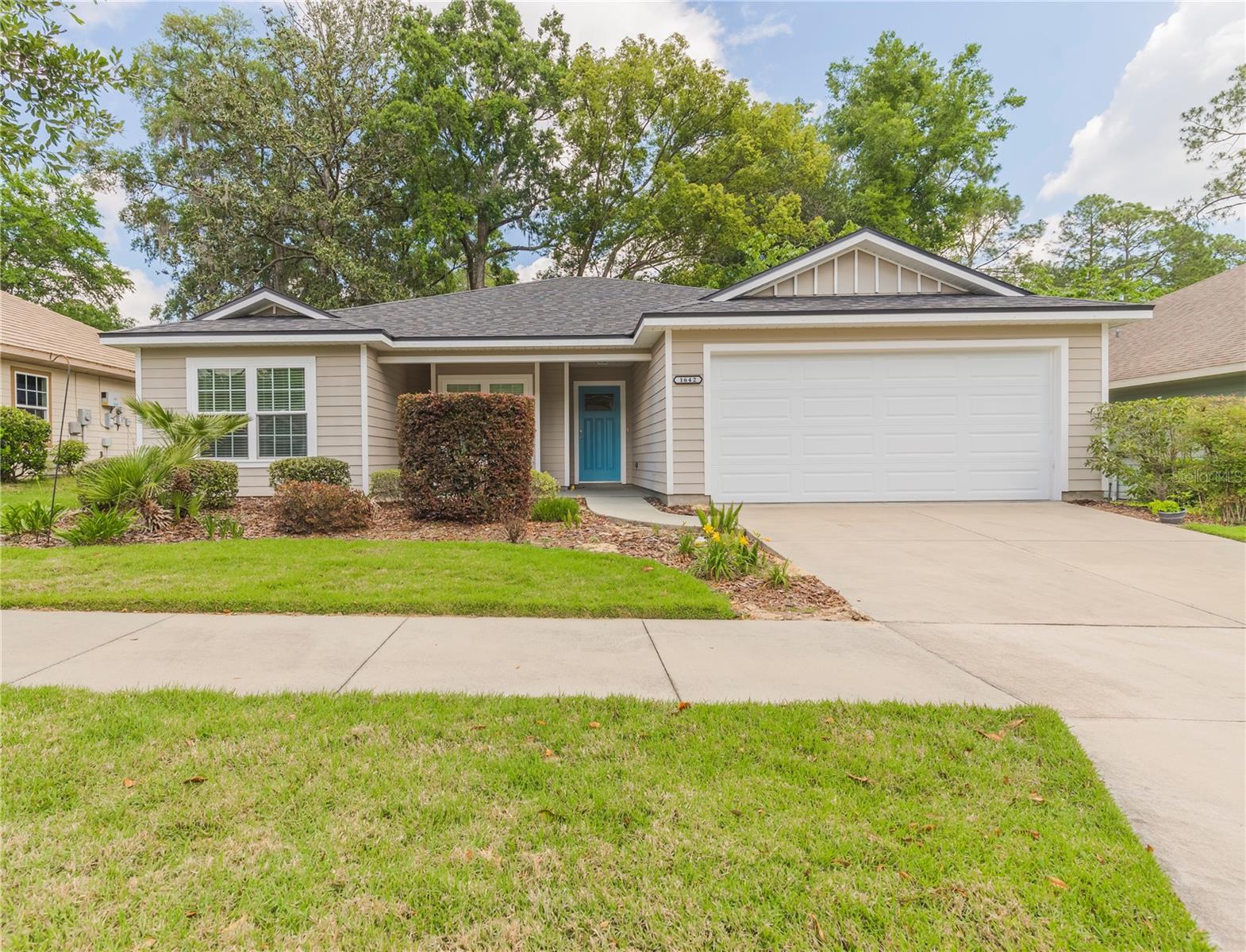 3 bedroom 2 bath split floor plan home. Home has Granite counter tops, custom cabinetry, stainless steel appliances, crown molding, tile, wood, and carpet, nice sized covered front and back porch. Gas tankless water heater, low-e windows and more! This is a cluster subdivision, surrounded by privacy and preserve area. Fenced in back yard for extra privacy. 2 Dogs welcome.