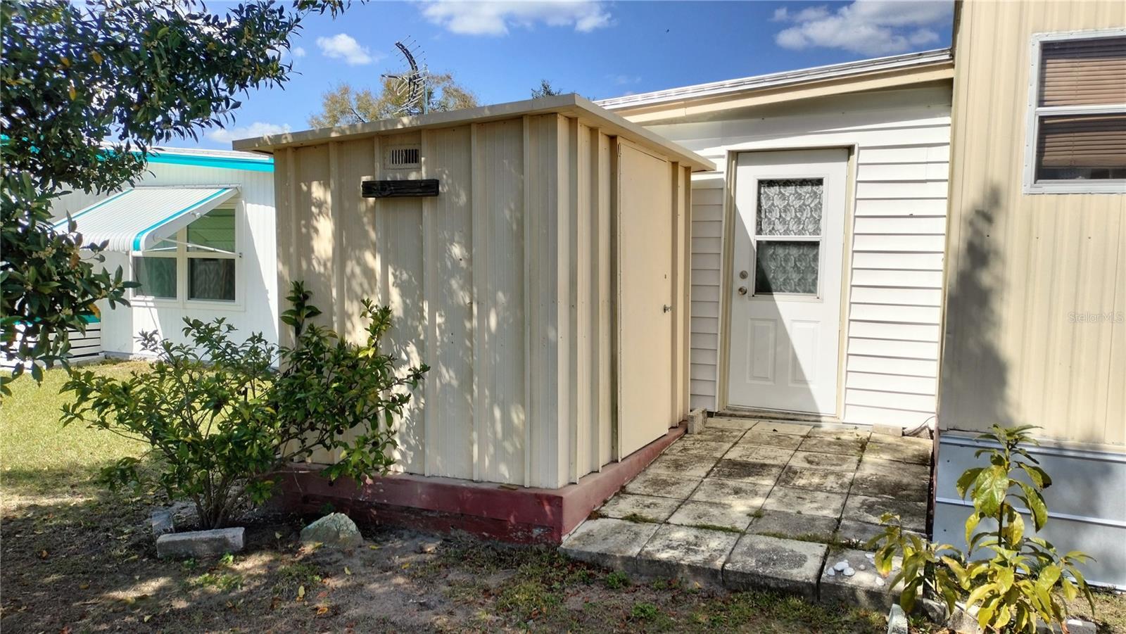 SLEEPY HOLLOW MOBILE ESTATES - Residential