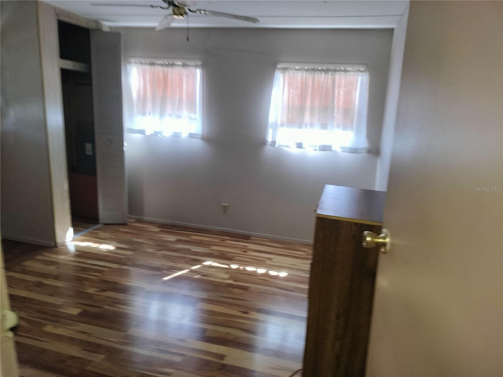 SLEEPY HOLLOW MOBILE ESTATES - Residential