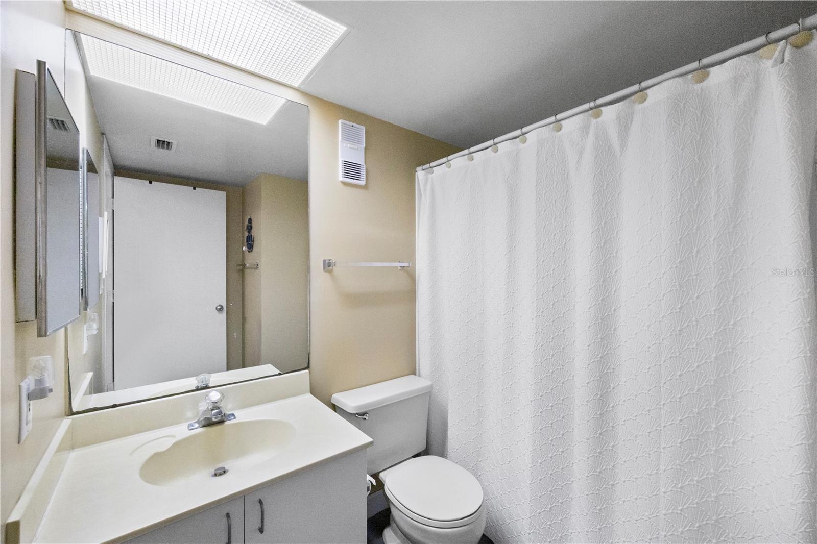 WANDER RESIDENCES OF TIERRA VERDE - Residential Lease