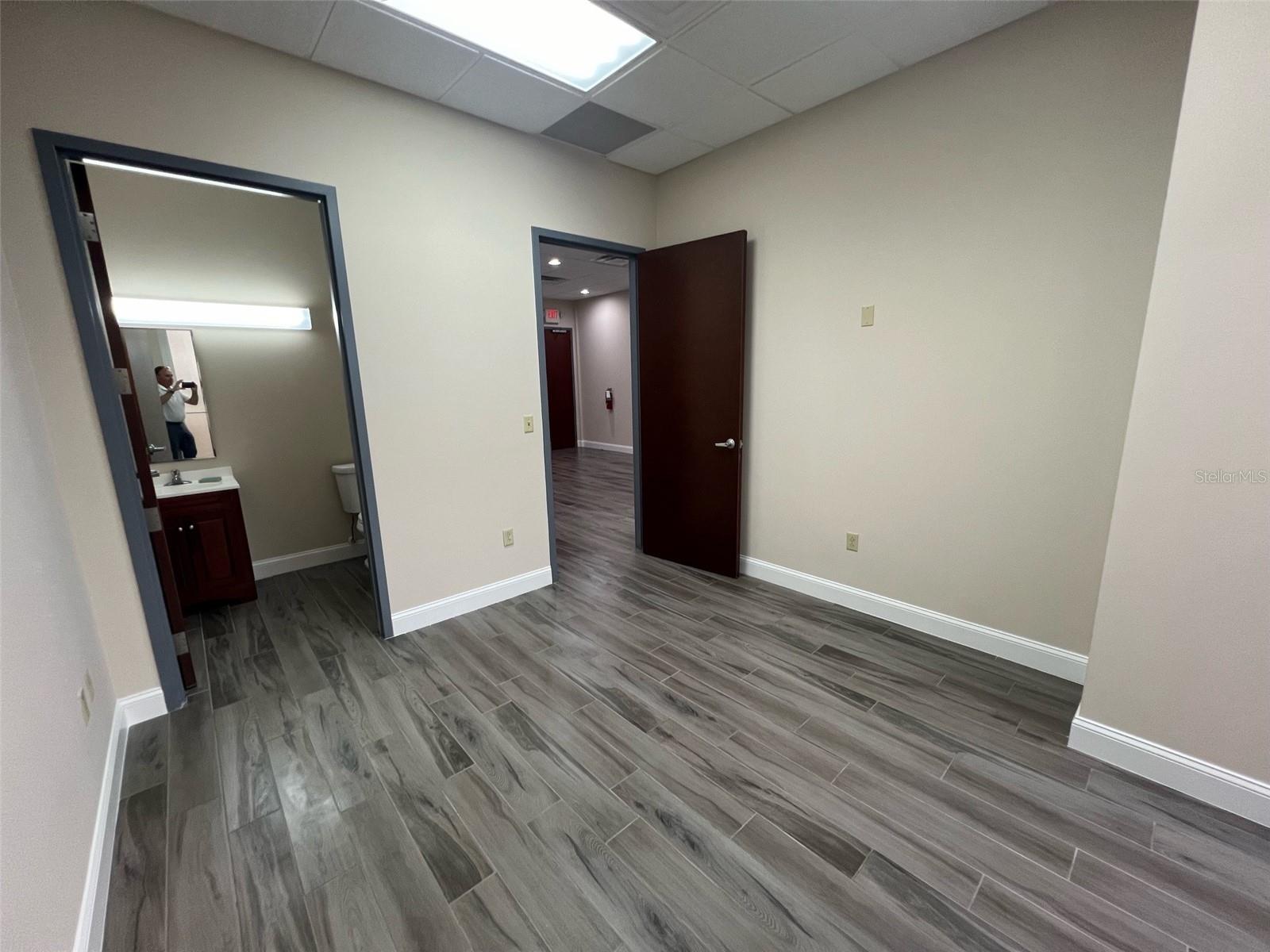 UNIVERSAL CENTER CONDO - Commercial Lease